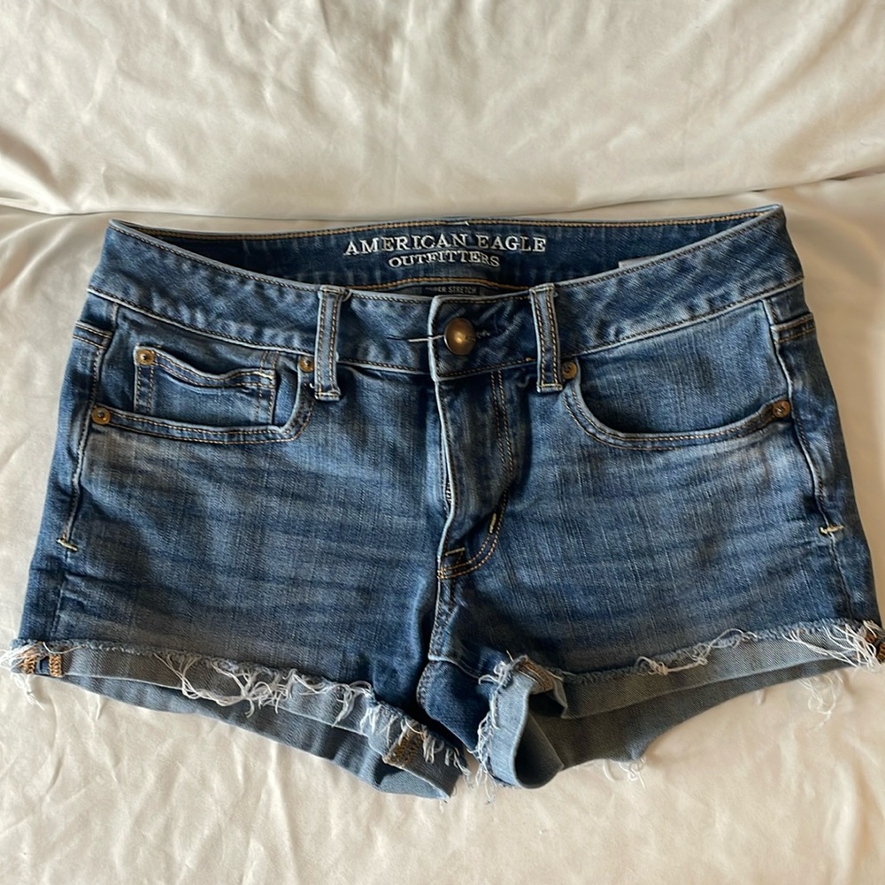AEO mid-rise shortie